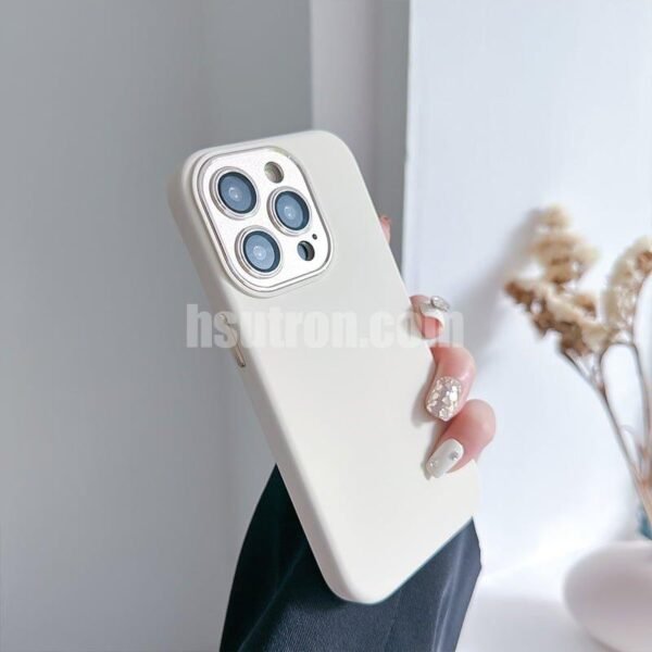 Discover the Versatile Magnetic Suction Shell for iPhone 16 - Image 4