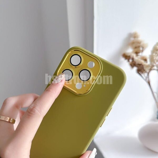 Discover the Versatile Magnetic Suction Shell for iPhone 16 - Image 8